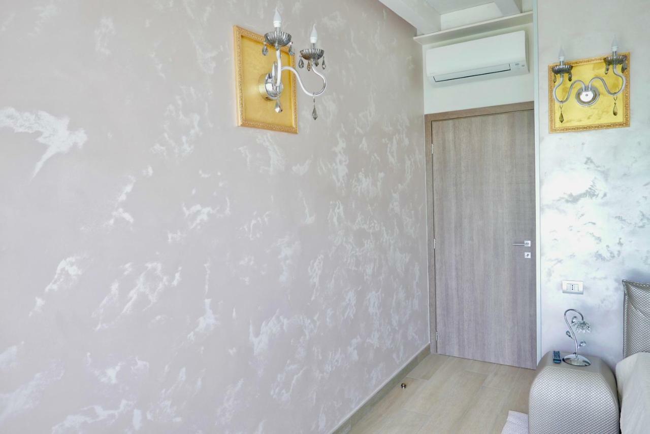 סירמיונה Phoenix Garda Hills מראה חיצוני תמונה