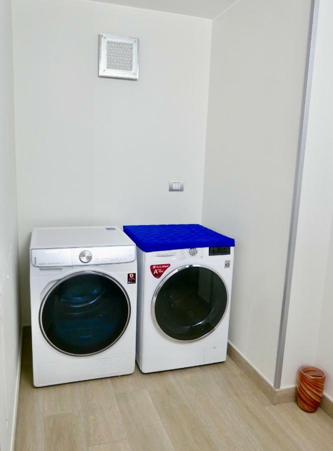 סירמיונה Phoenix Garda Hills מראה חיצוני תמונה